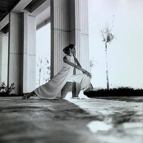 Looking Comfortable is the New Black! 🌞 - Picture 9 of 12